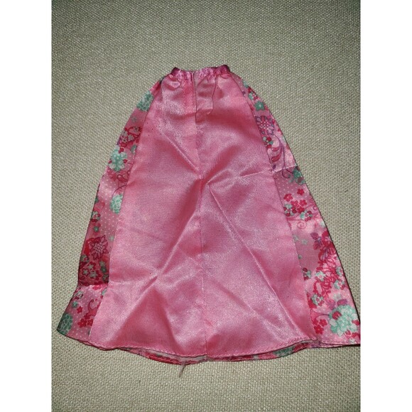 Fashionistas Barbie Doll Clothes Pink Red Roses Skirt - Picture 2 of 3